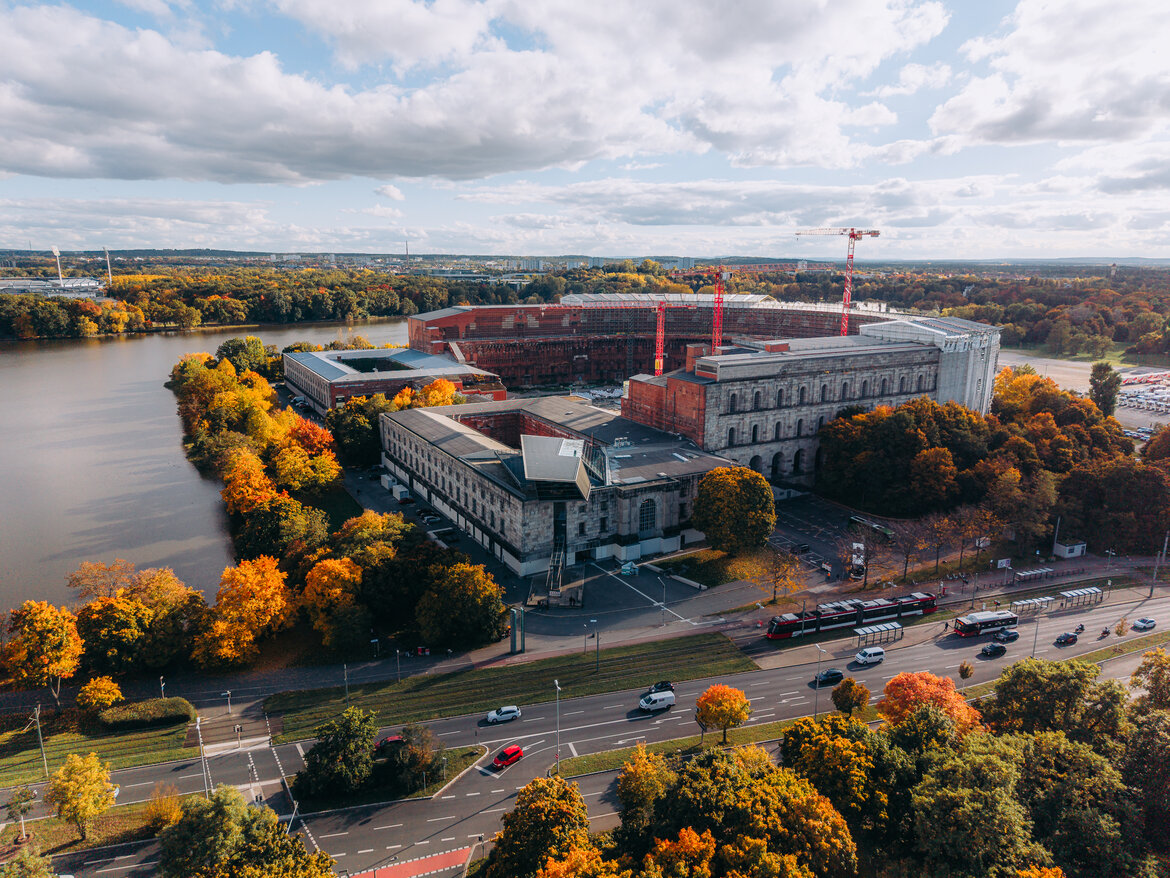 Blick von oben auf das Dokumentationszentrum Reichsparteitagsgelände