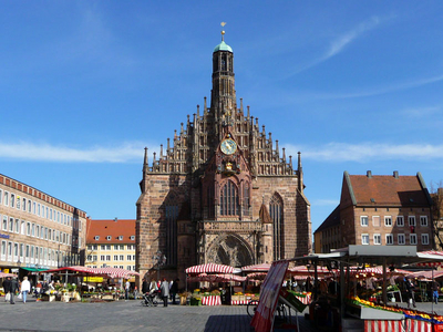 Frauenkirche mit Hauptmarkt