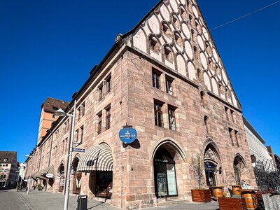Ladenfassade des DORNAUER in der Mauthalle - ein historisches Sandstandhaus