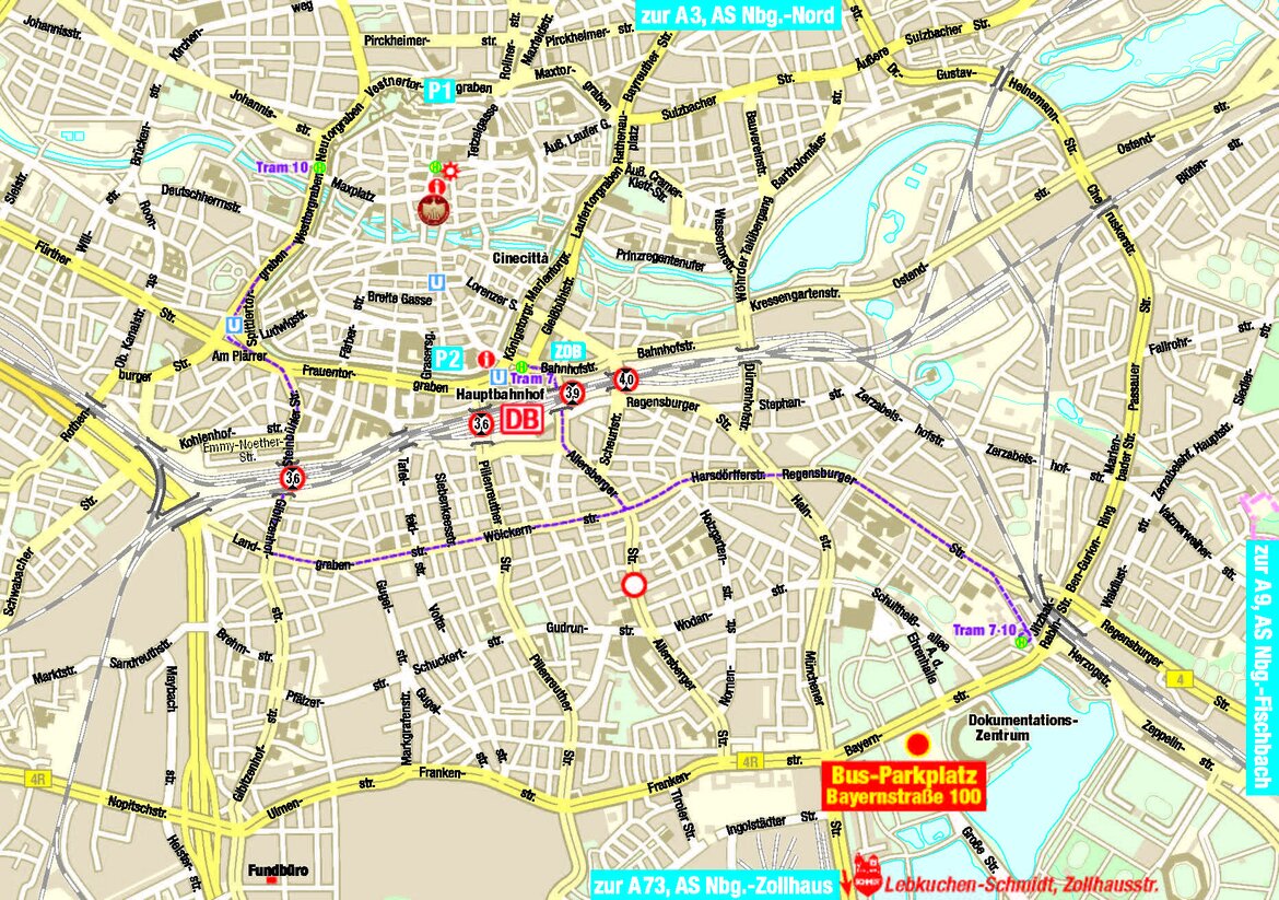 Ein detaillierter Stadtplan von Nürnberg mit farbigen Markierungen für Bus-Parkplätze, Bahnhöfe und Autobahnanschlüsse.