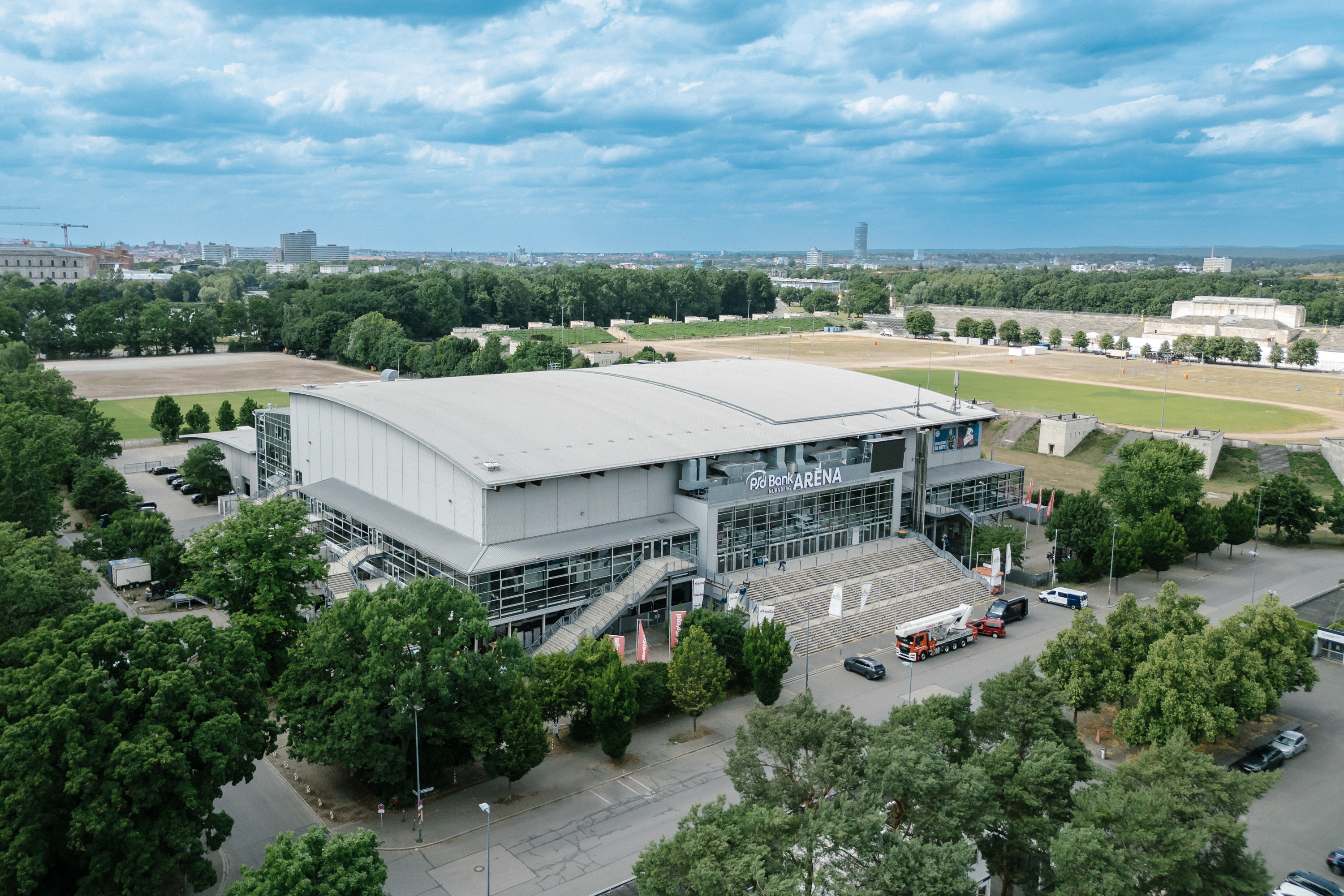 Blick auf die PSD Bank Arena von oben