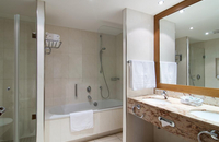 Holiday Inn Nürnberg City Centre - Badezimmer