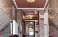 Hotel Burgschmiet - Haupteingang Treppenhaus