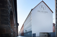 Five Reasons Hotel & Hostel - Aussenansicht