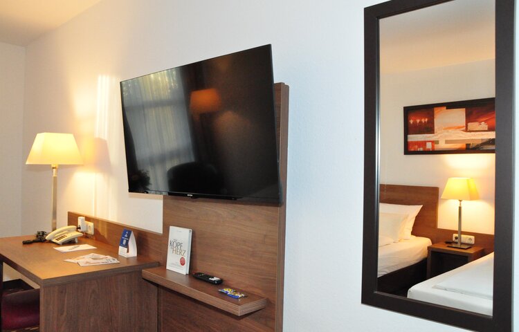 Best Western Hotel Erlangen - Flatscreen TV Zimmer &copy; Best Western Hotel Erlangen