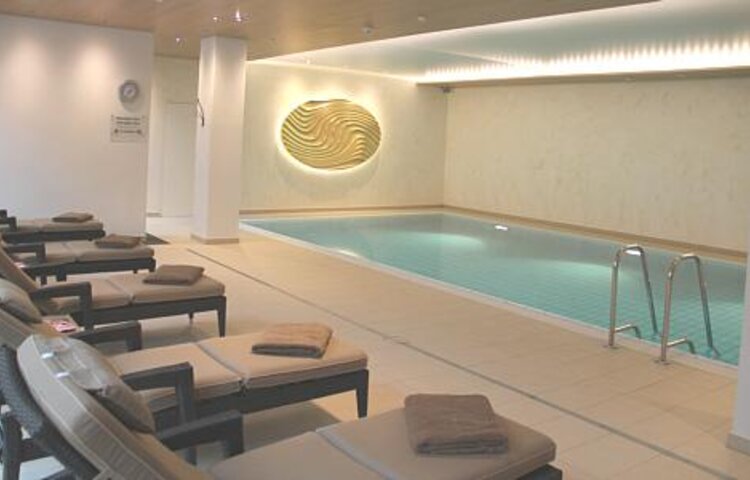 Ramada by Wyndham Nürnberg Parkhotel - Pool Ramada_2