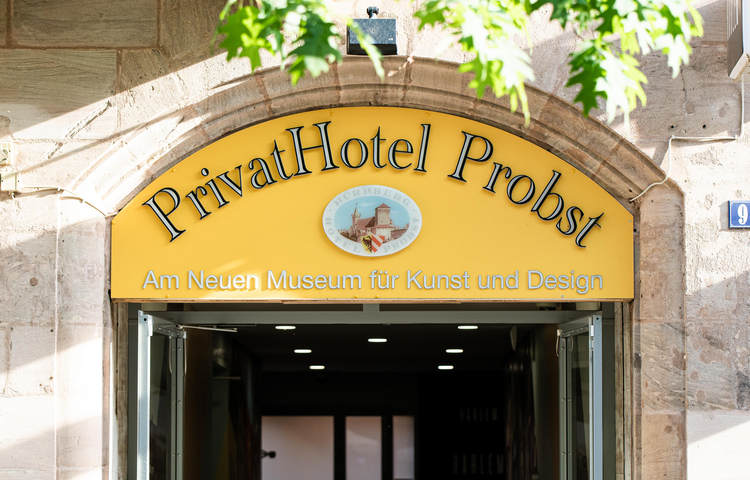 PrivatHotel Probst - eingang_fassade_privathotel-probst.nuernberg_04