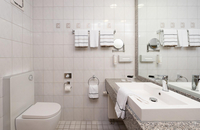 NOVINA HOTEL Südwestpark - Zimmer_Bad_02