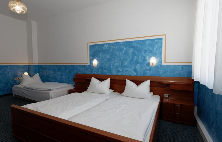 PrivatHotel Probst - multi bed room_8v9 &copy; Ralph Berger