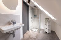 Urban Design Suites - Badezimmer mit Dusche Comfort Studio Apartment