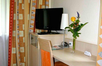 Hotel und Gaststätte Petzengarten - Doppelzimmer - Schreibtisch