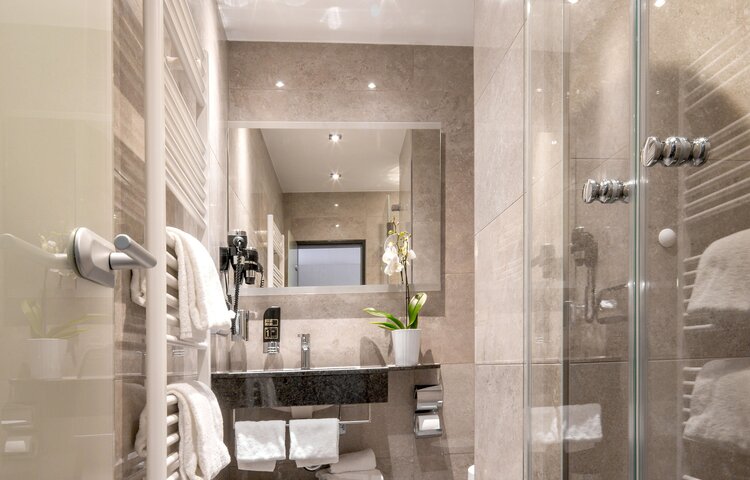 Hotel Burgschmiet - Badezimmer 5er