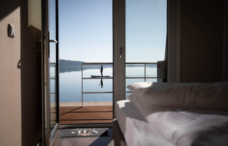 Eco Lodges Floating Village Brombachsee - Blick aus der Wasservilla auf den See &copy; Eco Lodges GmbH