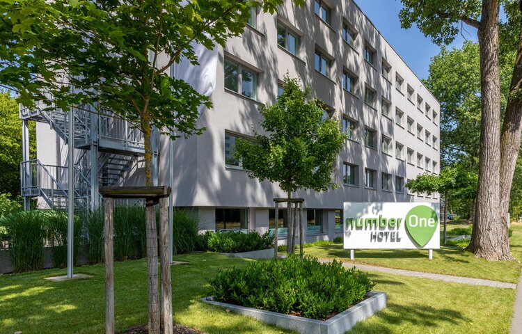 numberOne Hotel Nürnberg - Straßenansicht_09
