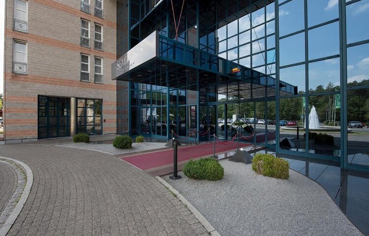 Seminaris Hotel - Hoteleingang