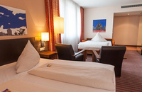 Novina Hotel Tillypark - Dreibettzimmer
