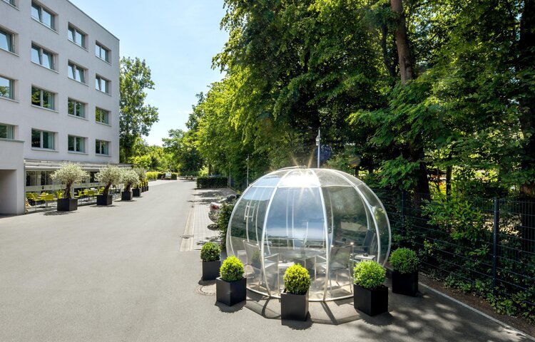 numberOne Hotel Nürnberg - Parkplatz / Raucherbereich