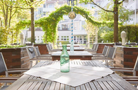 Living Hotel Nürnberg - 06-DLH-Nürnberg-Innenhof Garten Laube-14-030