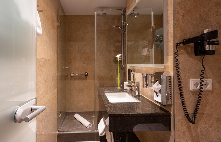 Hotel Burgschmiet - Badezimmer 7er