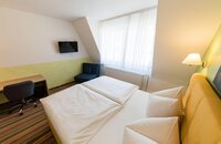 PrivatHotel Probst - tv_schreibtisch_bett_boxspringbett_schlafen_doppel