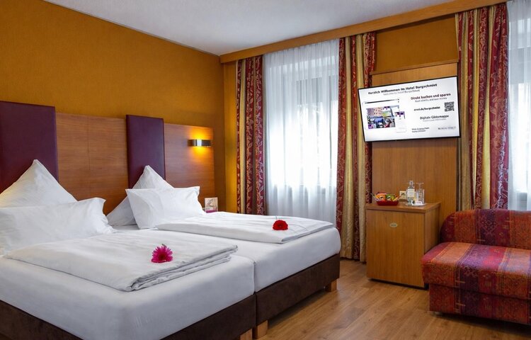 Hotel Burgschmiet - EA505EF6-8A0A-4CCA-A3D8-83FADE832C99