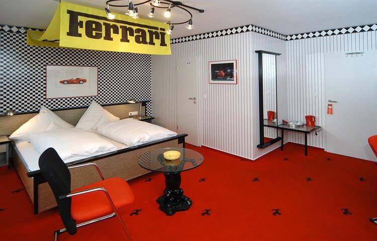 Ambient Hotel am Europakanal - Doppelzimmer Ferrari