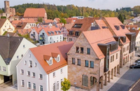 Hotel Johanns - Außenansicht m. Burg (2)