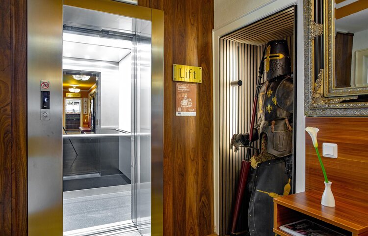 Hotel Burgschmiet - Aufzug EG